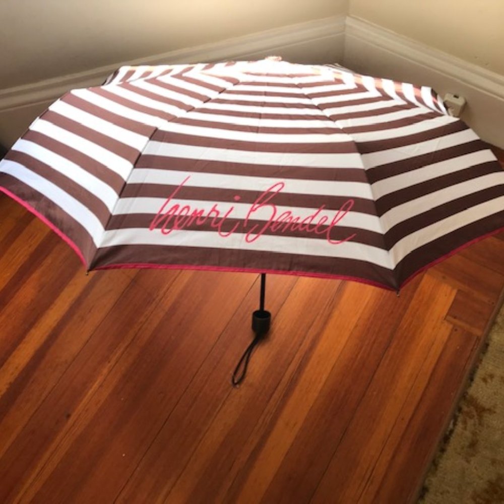 Used Henri Bendel classic brown striped umbrella
